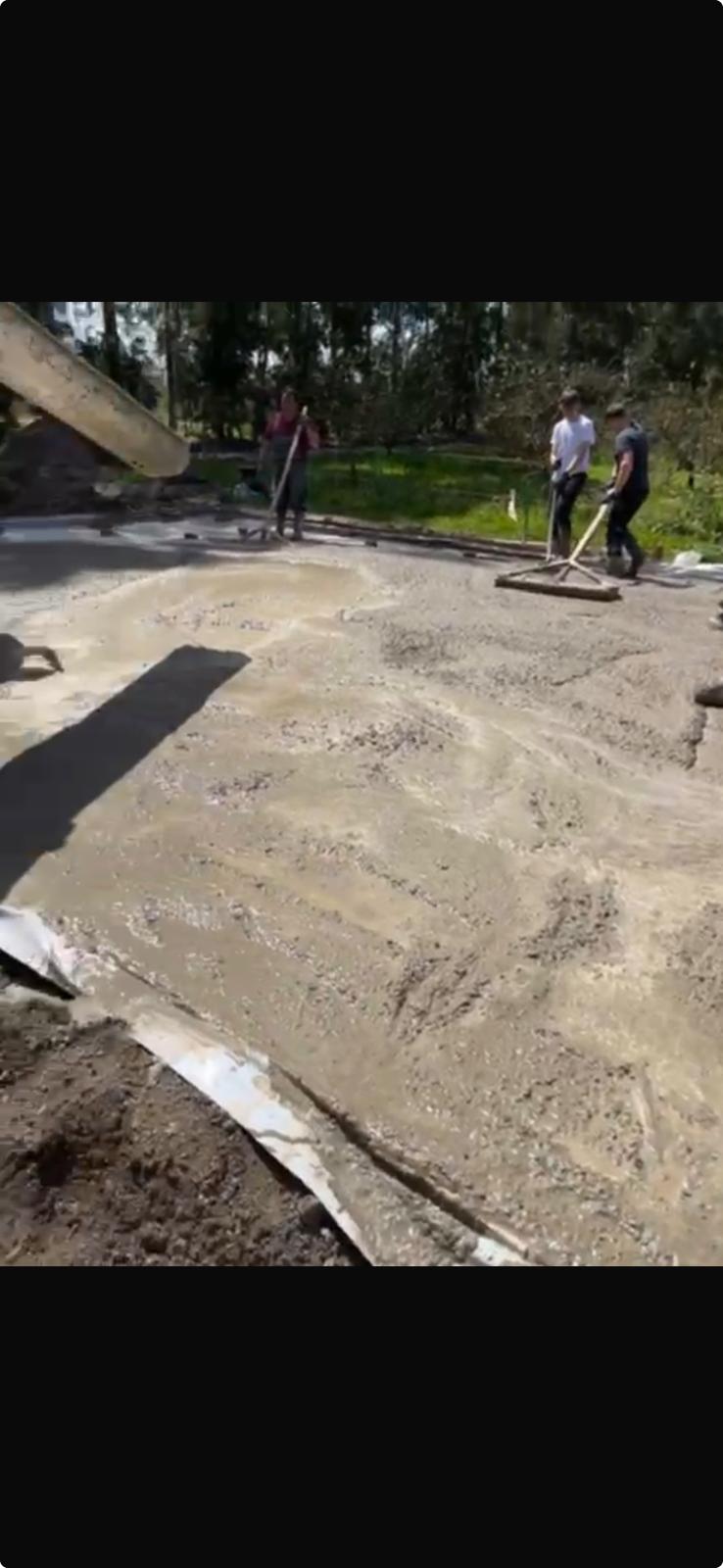 Platea de hormigón nivelada en obra
